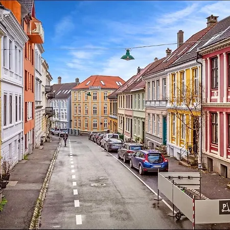 Apartamento Lys Med Terrasse 10 Min Til Bryggen